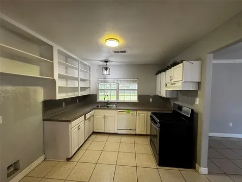 4535 Clermont Avenue Groves TX 77619