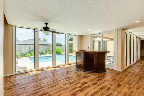 47 Colony Park Circle Galveston TX 77551