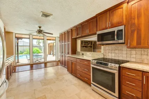 47 Colony Park Circle Galveston TX 77551