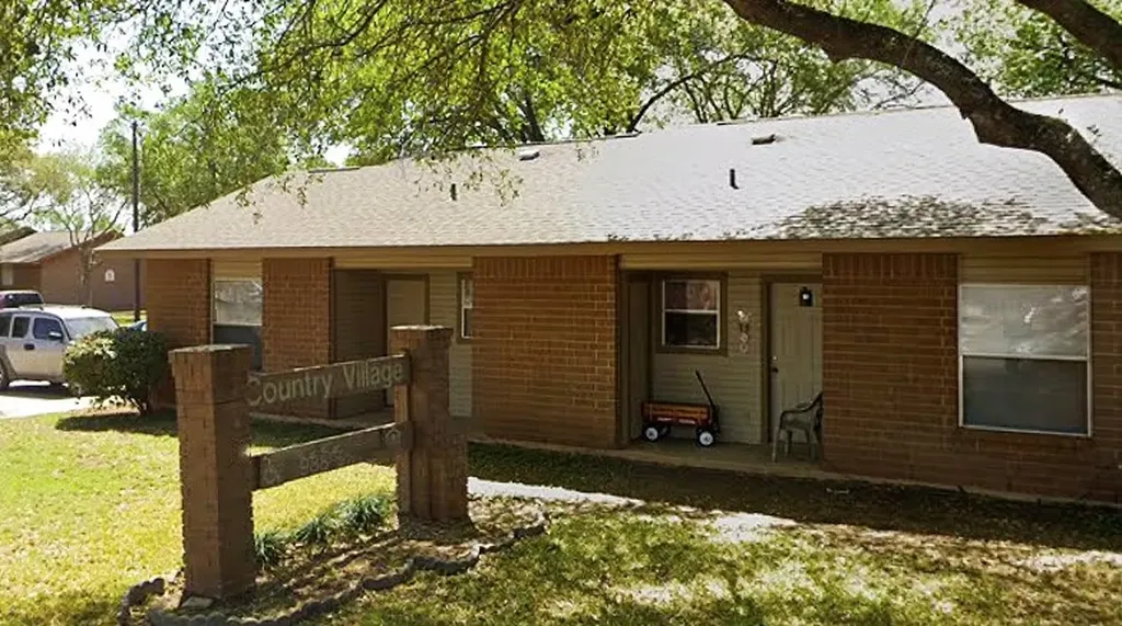 606 E Kennedy Avenue Sabinal TX 78881