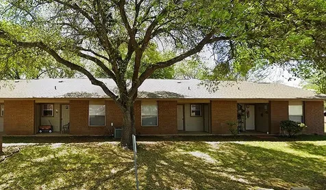 606 E Kennedy Avenue Sabinal TX 78881