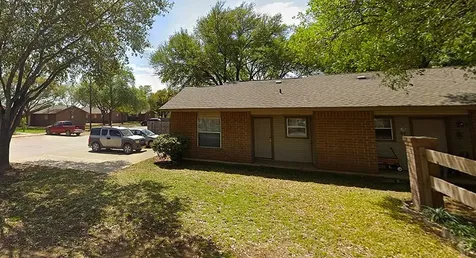 606 E Kennedy Avenue Sabinal TX 78881