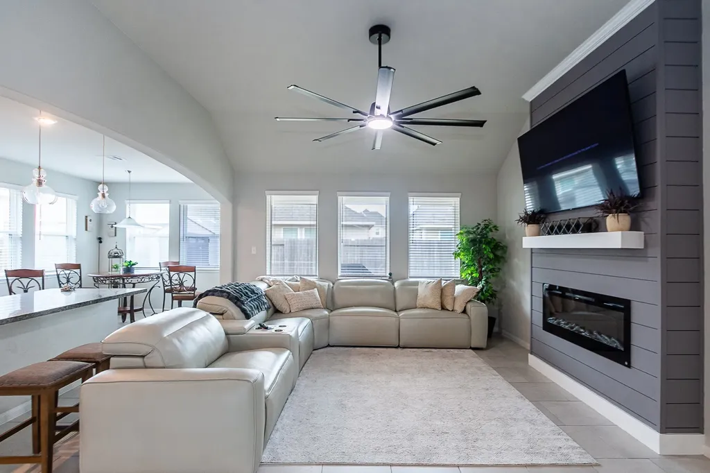 1842 Kenley Way Alvin TX 77511