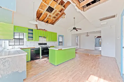 222 E Southland Avenue Alvin TX 77511