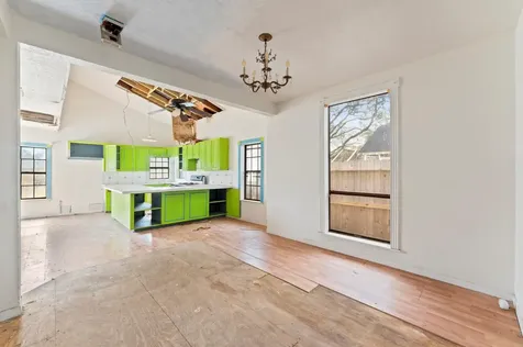 222 E Southland Avenue Alvin TX 77511