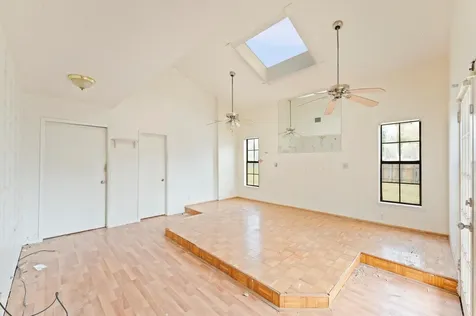 222 E Southland Avenue Alvin TX 77511