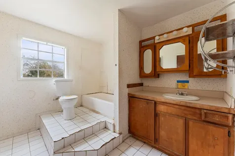 222 E Southland Avenue Alvin TX 77511