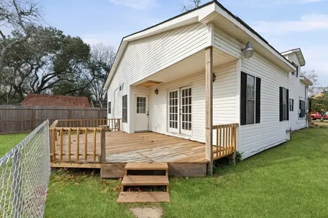 222 E Southland Avenue Alvin TX 77511
