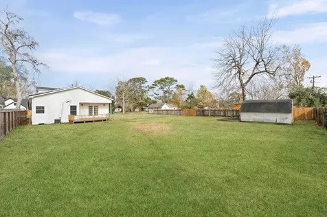 222 E Southland Avenue Alvin TX 77511