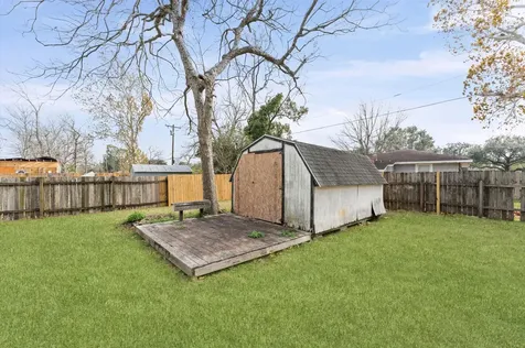222 E Southland Avenue Alvin TX 77511