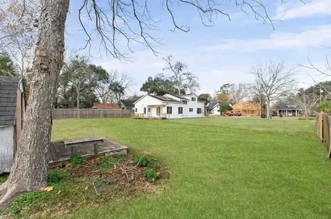 222 E Southland Avenue Alvin TX 77511