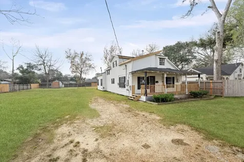 222 E Southland Avenue Alvin TX 77511