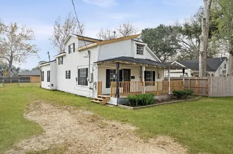 222 E Southland Avenue Alvin TX 77511