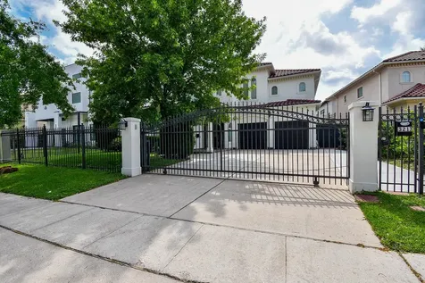 3213 Mcculloch Circle Houston TX 77056