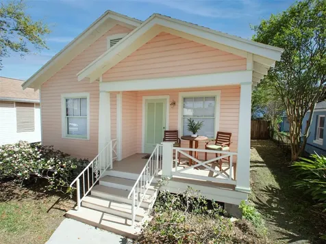 5111 Avenue Q 1/2 Galveston TX 77551