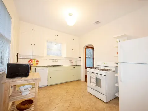 5111 Avenue Q 1/2 Galveston TX 77551