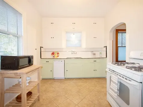 5111 Avenue Q 1/2 Galveston TX 77551