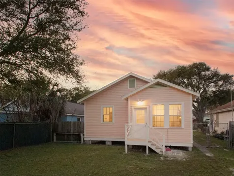 5111 Avenue Q 1/2 Galveston TX 77551