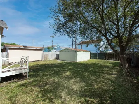 5111 Avenue Q 1/2 Galveston TX 77551
