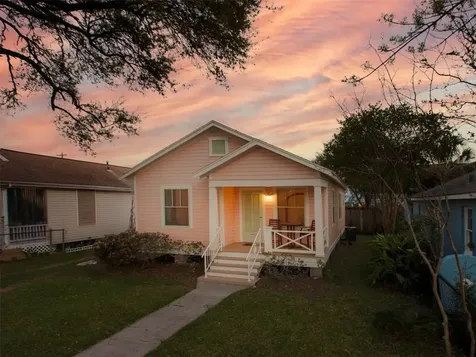5111 Avenue Q 1/2 Galveston TX 77551