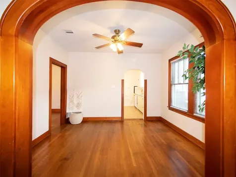 5111 Avenue Q 1/2 Galveston TX 77551