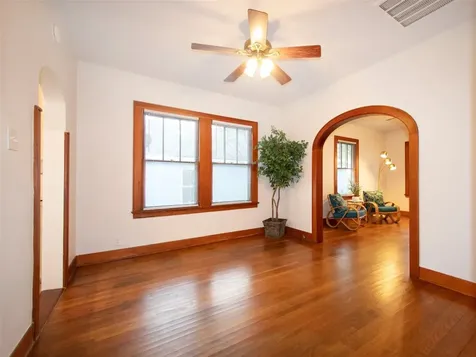 5111 Avenue Q 1/2 Galveston TX 77551