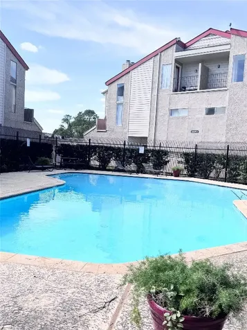 10855 Meadowglen Lane 702 Houston TX 77042