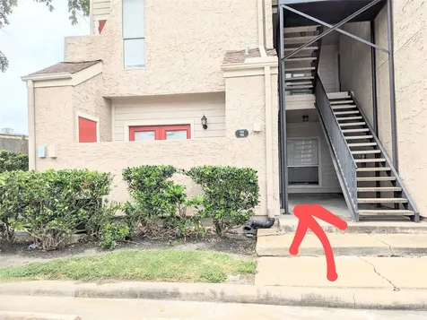 10855 Meadowglen Lane 702 Houston TX 77042