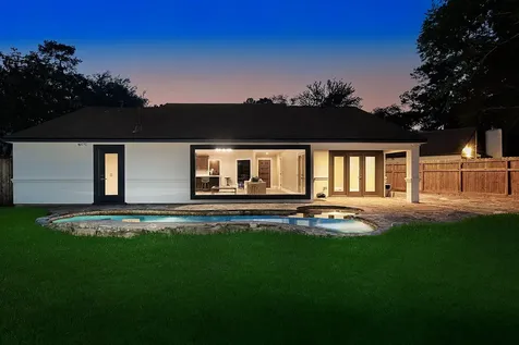 46 N Autumnwood Way The Woodlands TX 77380