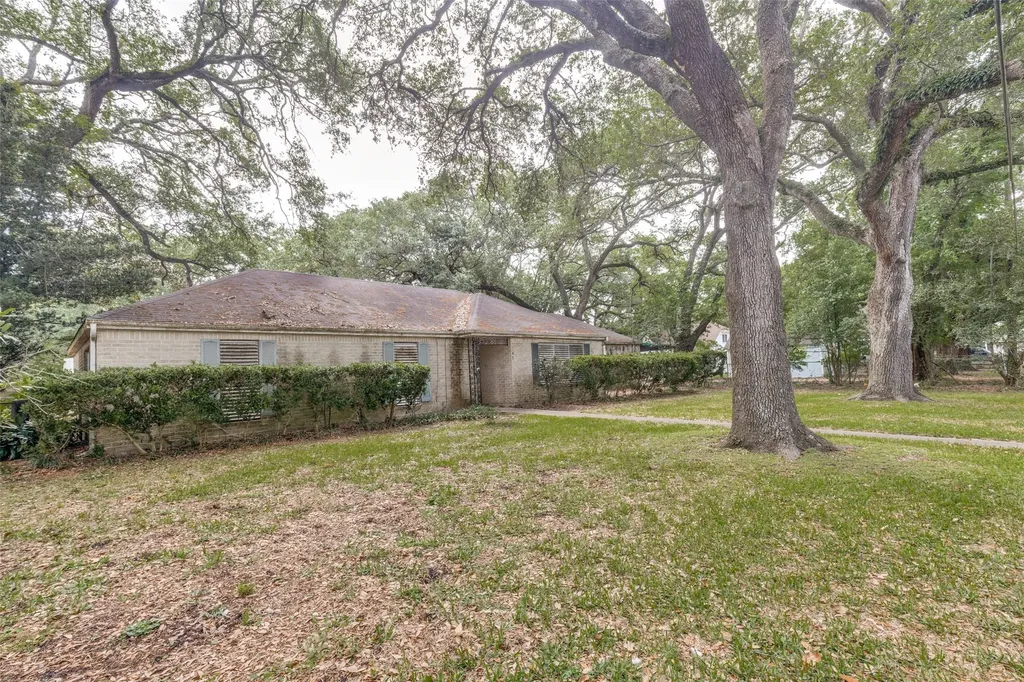 801 S Jackson Street Alvin TX 77511