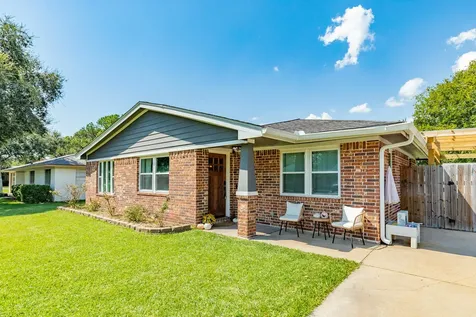 5206 6th Street Danbury TX 77534