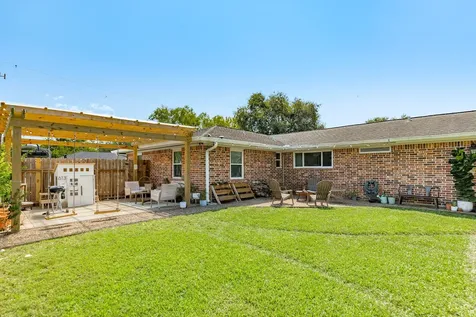 5206 6th Street Danbury TX 77534