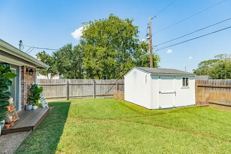 5206 6th Street Danbury TX 77534