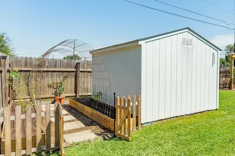 5206 6th Street Danbury TX 77534