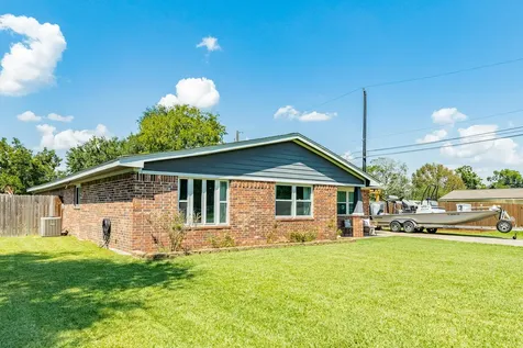 5206 6th Street Danbury TX 77534