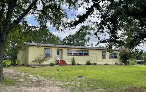 1666 Us Highway 84 Oakwood TX 75855