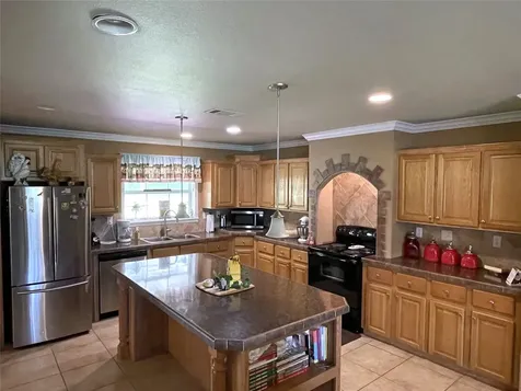 1666 Us Highway 84 Oakwood TX 75855