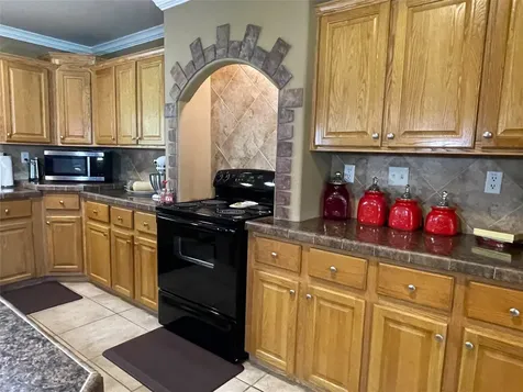 1666 Us Highway 84 Oakwood TX 75855