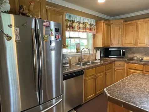 1666 Us Highway 84 Oakwood TX 75855