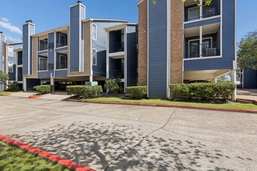 18515 Egret Bay Boulevard 906 Webster TX 77058