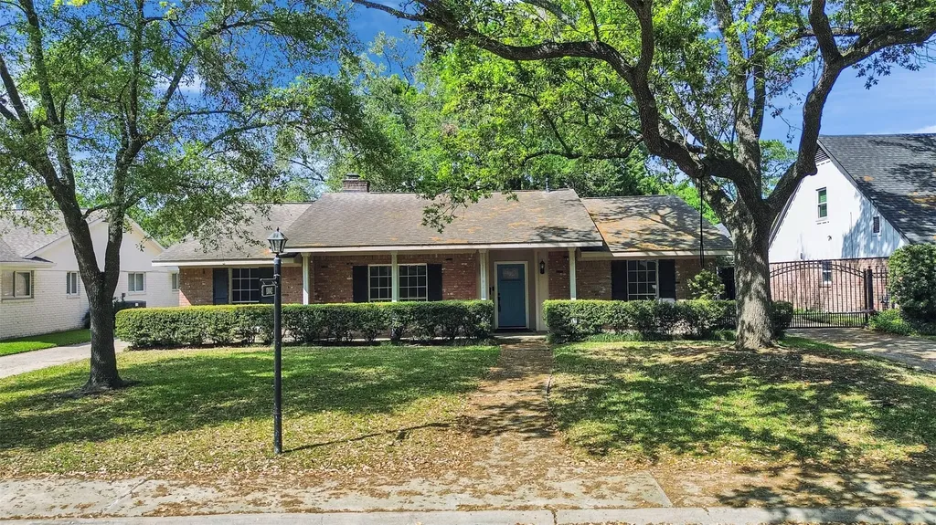 10042 Meadow Lake Lane Houston TX 77042