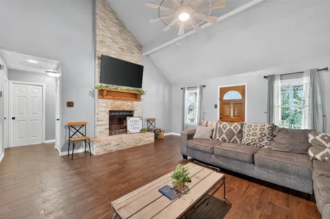2103 Diane Street Pinehurst TX 77362
