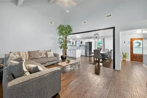 2103 Diane Street Pinehurst TX 77362