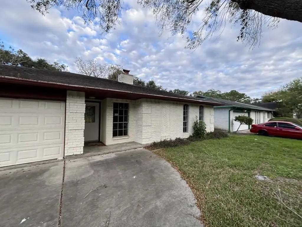16631 Blackhawk Boulevard Friendswood TX 77546