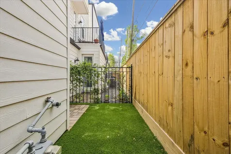 1033 Ashland Street A Houston TX 77008