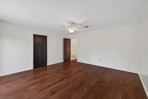 10707 Boardwalk Street Houston TX 77042