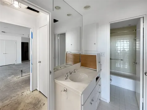 6335 W Northwest Highway 1815 Dallas TX 75225