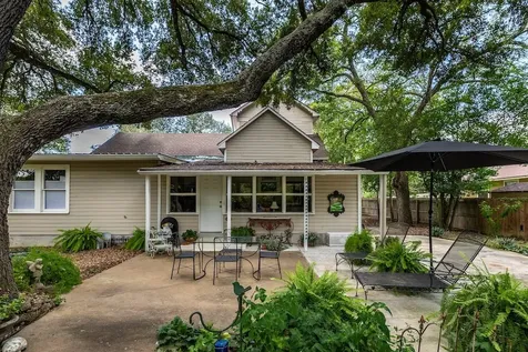 114 N College Street Gonzales TX 78629