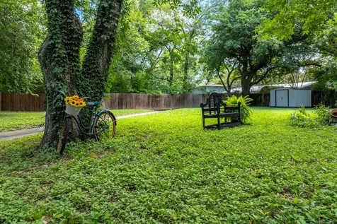 114 N College Street Gonzales TX 78629