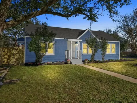 802 18th Avenue N Texas City TX 77590